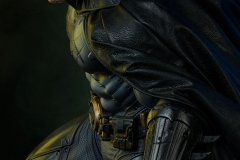 dc-comics-batman-premium-format-figure-sideshow-300542-02