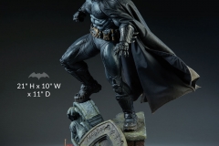 dc-comics-batman-premium-format-figure-sideshow-300542-04