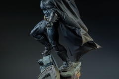 dc-comics-batman-premium-format-figure-sideshow-300542-05