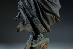 dc-comics-batman-premium-format-figure-sideshow-300542-06