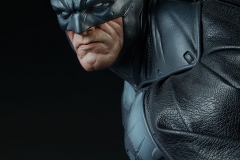dc-comics-batman-premium-format-figure-sideshow-300542-11