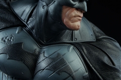 dc-comics-batman-premium-format-figure-sideshow-300542-12