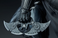 dc-comics-batman-premium-format-figure-sideshow-3005421-02