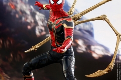 marvel-avengers-infinity-war-iron-spider-sixth-scale-hot-toys-903471-02
