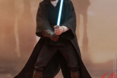 star-wars-luke-skywalker-crait-sixth-scale-figure-hot-toys-903743-01