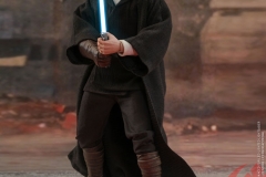 star-wars-luke-skywalker-crait-sixth-scale-figure-hot-toys-903743-03