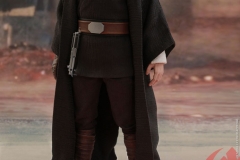 star-wars-luke-skywalker-crait-sixth-scale-figure-hot-toys-903743-06