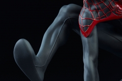 marvel-spider-man-miles-morales-premium-format-figure-sideshow-300554-21