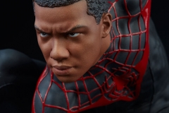 marvel-spider-man-miles-morales-premium-format-figure-sideshow-3005541-02