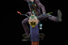 dc-comics-the-joker-premium-format-figure-sideshow-300473-05