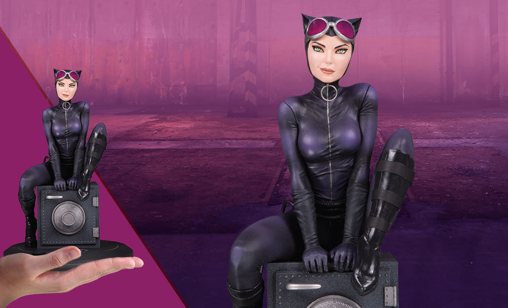 Catwoman by Joelle Jones Resin Statue DC Collectibles DC Cover Girls 